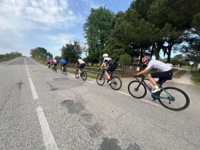 Tuotetta Alé - Women's Versilia Jersey Graphics - Pyöräilypusero koskeva kuva 1 käyttäjältä Melanie