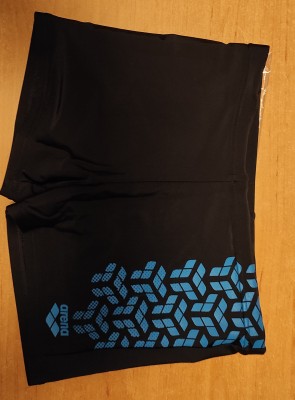 Tuotetta Arena - Boy's Arena Kikko V Swim Short Graphic - Uimahousut koskeva kuva 1 käyttäjältä Andrea