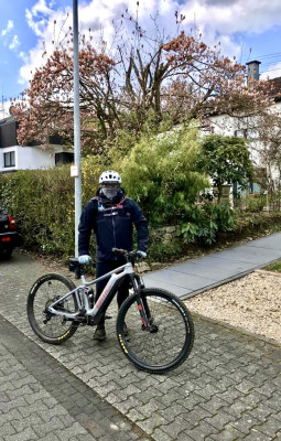 Tuotetta Endura - MT500 Wasserdichte Jacke II - Pyöräilytakki koskeva kuva 1 käyttäjältä Michael