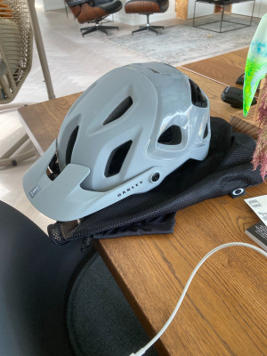 Tuotetta Oakley - DRT5 - Europe - Pyöräilykypärä koskeva kuva 1 käyttäjältä Emiel